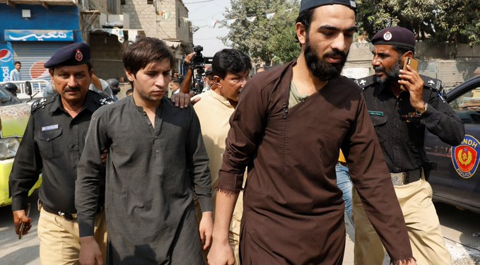 پاکستاني ځواکونو د افغان کډوالو پر کورونو چاپې زیاتې کړې دي