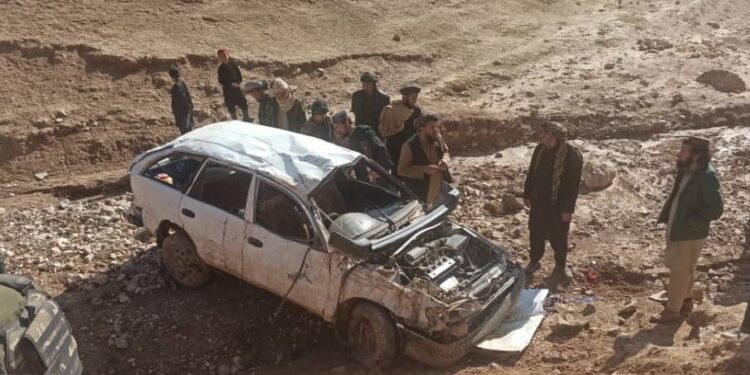 فاریاب کې د ترافیکي پېښې له امله ۱۰ کسانو ته مرګ ژوبله اوښتې