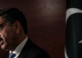 سرپرست حکومت کاکړ ته: خپل مسايل خپله حل کړئ
