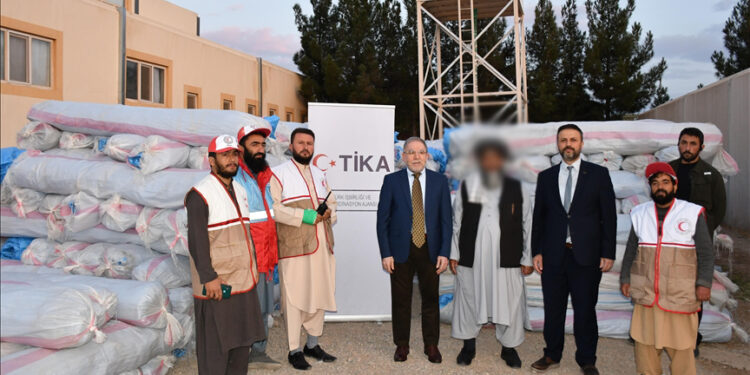 ترکیې د هرات زلزله ځپلو سره د ۱۰۰۰ خیمو مرسته وکړه