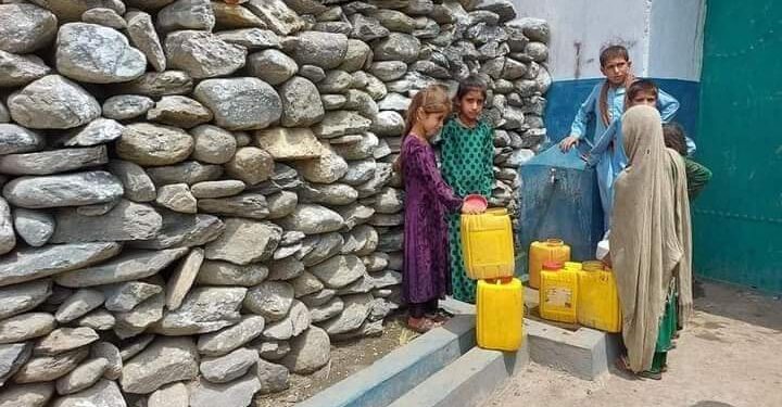 ننګرهار کې ۸۰۰ کورنۍ د څښاک له پاکو اوبو برخمنې شوې