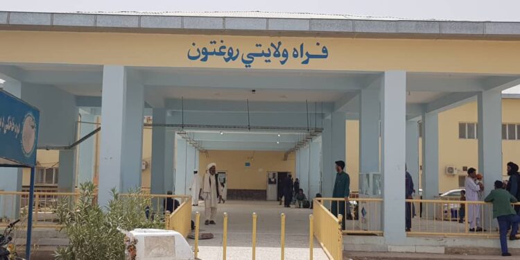 فراه کې ۵ روغتیایي مرکزونو ته د طبي وسايلو د وېش لړۍ پیل شوه