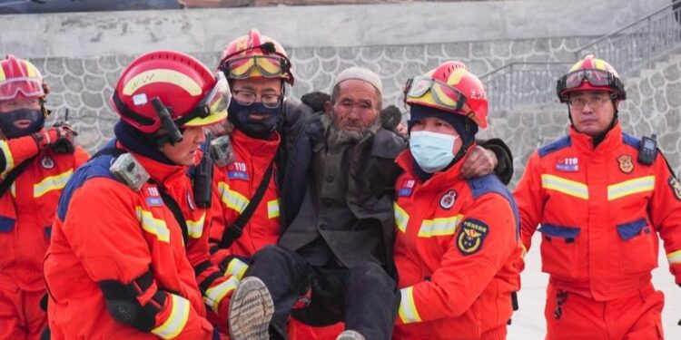 شي جين پينګ په ګان سو ولايت کې د وروستۍ زلزلې د ژغورونکو چارو لارښوونه کړې
