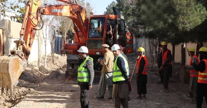 بلخ کې پر ۳۰ کیلو متره سړکونو د جغل اچولو چارې پیل شوې