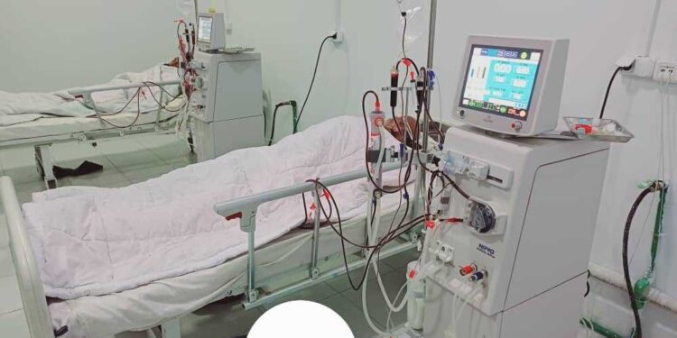 عباد: هېواد کې د روغتیايي خدمتونه د معیاري کولو هڅې کوو