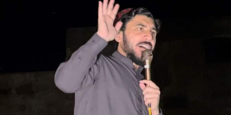 پاکستاني پولیسو د پښتون ژغورنې غورځنګ مشر منظور پښتین نیولی