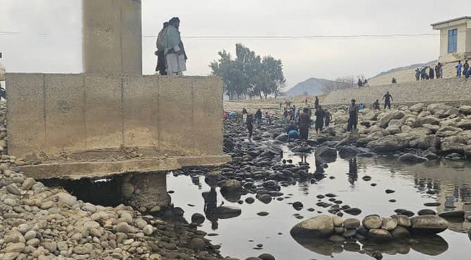 لغمان کې د یو لوی پل د بیارغولو چارې پيل شوې