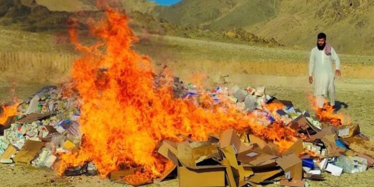 لغمان کې ۴۲۸ قلمه تاريخ تېر درمل وسوځول شول