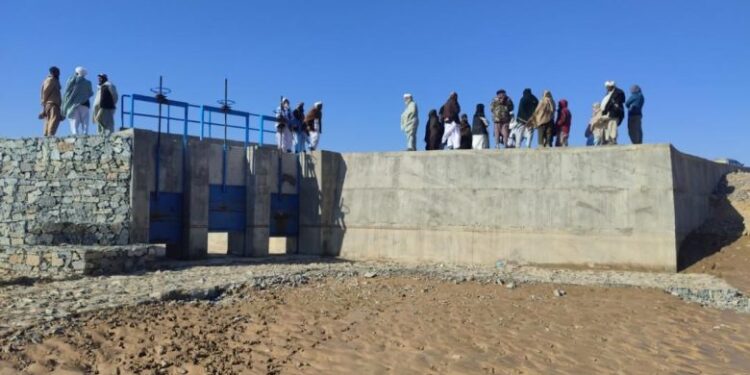 فراه کې د ۳۱۰ زره ډالرو په لګښت د اوبو دوه سربندونه بیاورغول شول