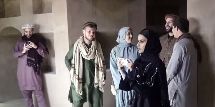 په تېر یوه کال کې څه باندې ۱۵ زره سیلانیانو هرات ته سفر کړی