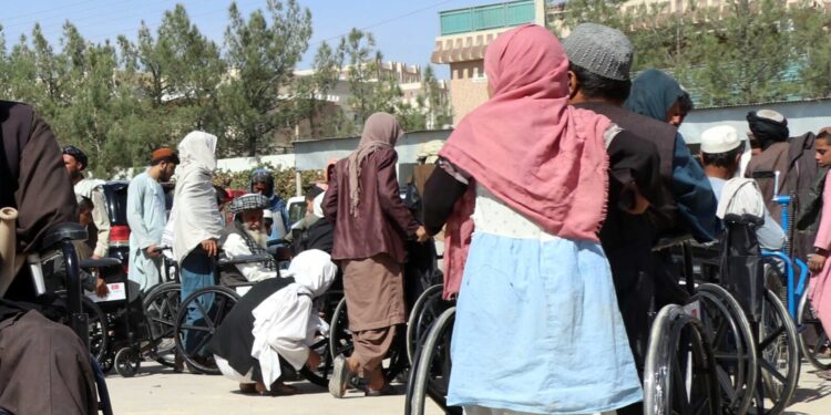 چارواکي: کونډو او معلولینو ته لس نیم میلیارده افغانۍ ورکړل شوي