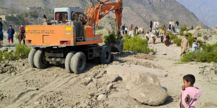 کونړ کې د ۱۲ کیلو متره سړک د رغولو چارې پیل شوې