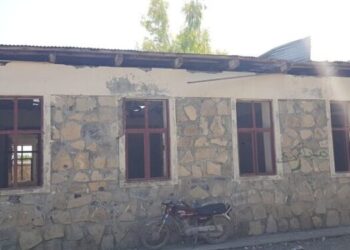 د اروزګان اوسېدونکي: تېرو جګړو کې ویجاړ شوي ښوونځي دې ورغول شي