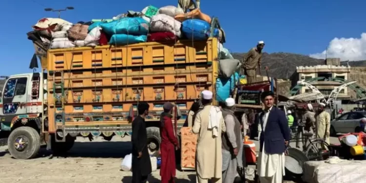 له پاکستانه ۵۲ کورنۍ افغان کډوال هېواد ته راستانه شول
