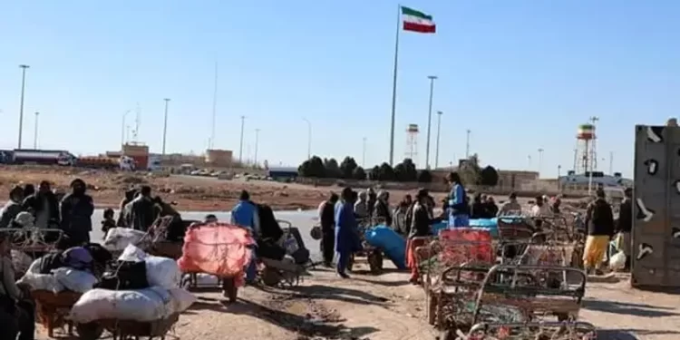 ایران نږدې ۱۴ زره نور افغان کډوال له دغه هېواده ایستلي دي