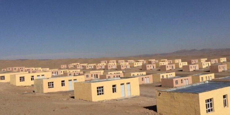 د عزیزي بنسټ لخوا د هرات زلزلهځپلو ته جوړ شوی ښارګوټی پرانیستل شو
