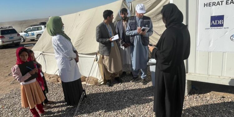 روغتیا سازمان: د هرات زلزله ځپلو سره د مرستې لپاره د بودجې کمښت سره مخ یو