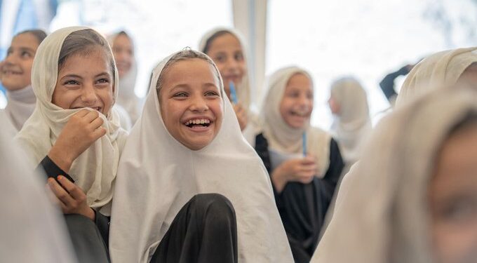 یونیسف په افغانستان کې ۹۵۰ نوي ښوونیز ټولګي جوړوي