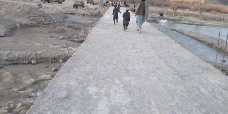 زابل کې د خلکو په مالي همکارۍ یو پل جوړ شوی