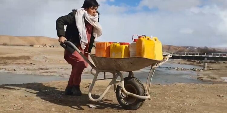 اوچا: ۲۱ میلیونه افغانان د څښاک پاکو اوبو ته لاسرسی نه لري