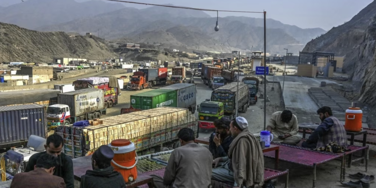 پر ترانزېټ بندیز؛ پاکستاني سوداګرو ته میلیونونه کلدارې زیان رسېدلی