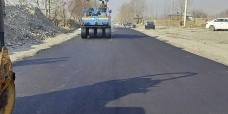 د تخارـ بدخشان سړک د بیا رغونې چارې بشپړې شوې