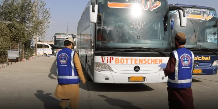 کابل کې د ۱۸ مسافروړونکو موټرو فعالیت وځنډول شو