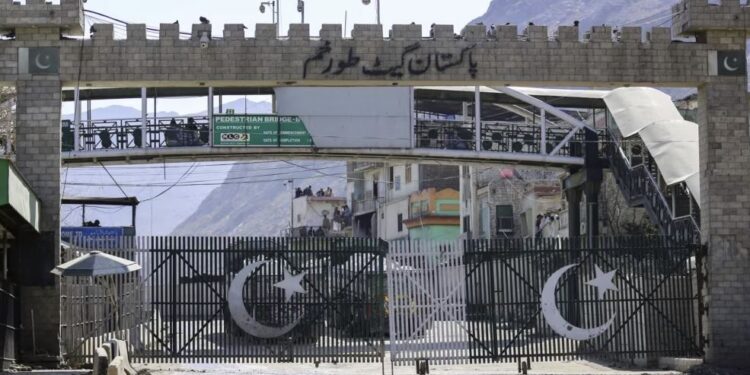 الکوزی: د تورخم لارې بندېدو سوداګر له تاوان سره مخ کړي