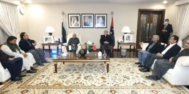 د پاکستان ټاکنې؛ د ګډ حکومت جوړولو هڅې پيل شوي