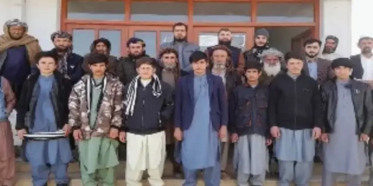 له ایرانه ۴۴ اېستل شوي ماشومان خپلو کورنیو سره یو ځای شول