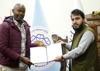 سوداګرۍ وزارت له دوو موسسو سره د همکارۍ هوکړه لیکونه لاسلیک کړل
