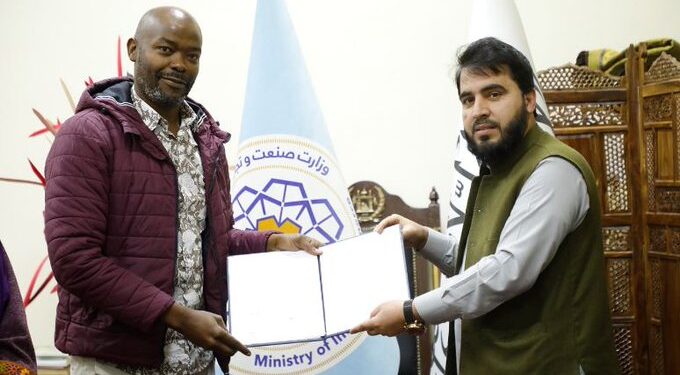 سوداګرۍ وزارت له دوو موسسو سره د همکارۍ هوکړه لیکونه لاسلیک کړل