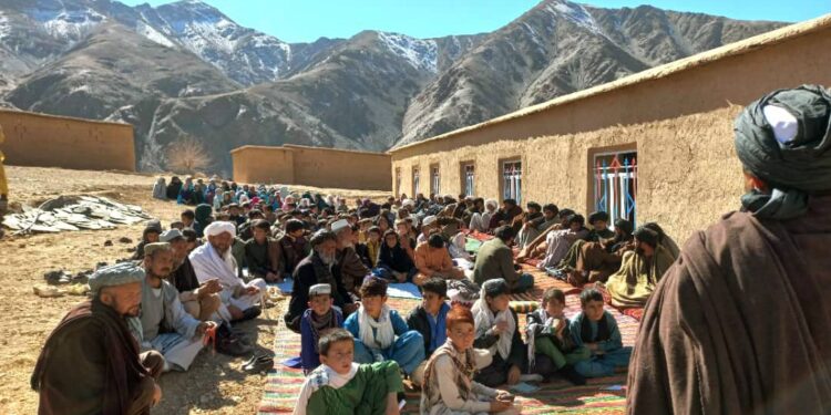 هلمند کې خلکو په شخصي لګښت یوه ښوونځي ته ودانۍ جوړه کړه