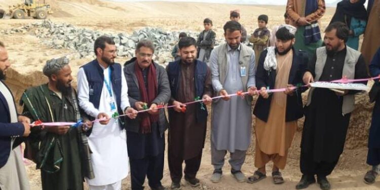 د فراه په بالابلوک کې د یوه کوچني بند د جوړولو چارې پيل شوې