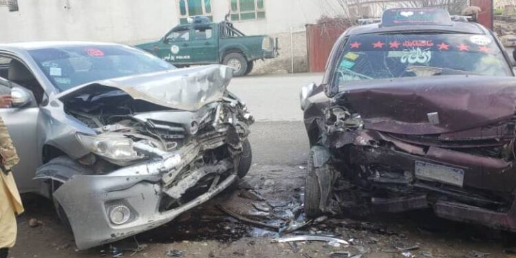 بدخشان کې ۲ ترافیکي پېښو ۱۰ کسانو ته مرګه ژوبله اړولې