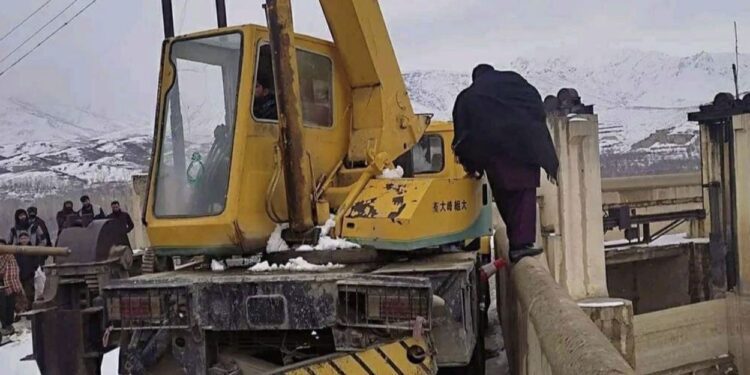 میدان وردګو کې د چک برېښنا بند د بیا رغونې چارې پیل شوې