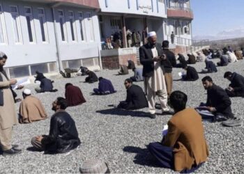 لوګر کې د خالي بستونو لپاره د نجونو په ګډون ازموینه اخیستل شوې