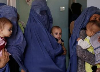 د خوارځواکۍکمولو په موخه ښځو او ماشومانو ته خوراکي توکي وېشل شوي