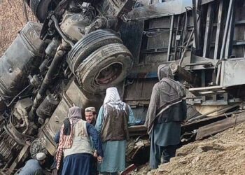 میدان وردګو کې د ترافیکې پېښې له امله ۴ کسانو ته مرګ ژوبله اوښتې