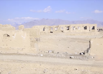 د اروزګان اوسېدونکي: جګړو کې ړنګ شوي ښوونځي دې ورغول شي