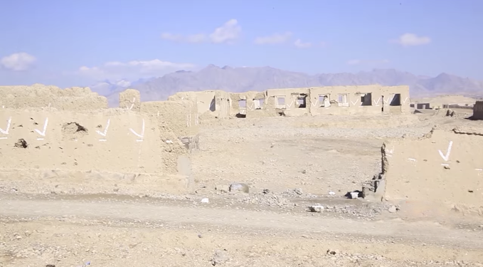 د اروزګان اوسېدونکي: جګړو کې ړنګ شوي ښوونځي دې ورغول شي