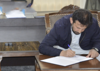 کډوالو وزارت له دوو موسسو سره د همکارۍ هوکړه لیکونه لاسلیک کړل