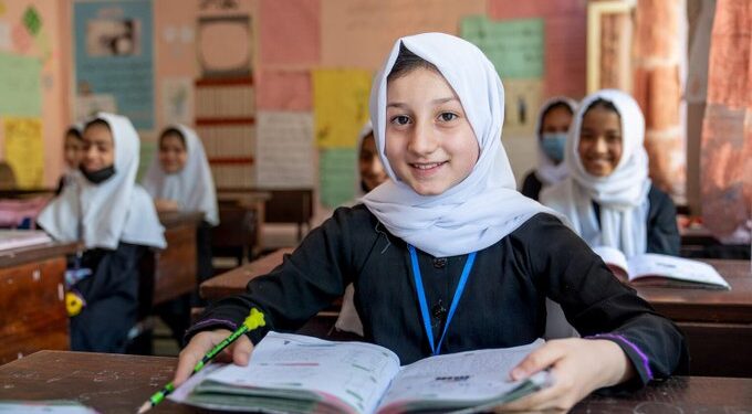 یونیسف: د ۲۰۰ زره افغان ماشومانو لپاره د زدهکړو زمینه برابروو