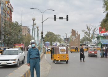 جلال‌اباد ښار کې له کاره لوېدلې ترافیکې اشارې بېرته فعالیږي