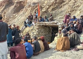 پاکستان کې د ډبرو سکرو کان د نړېدو پېښه کې ۱۲ تنه مړه شوي