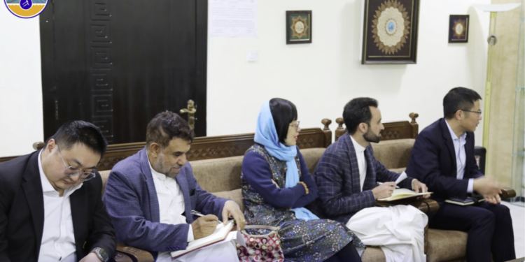 د کانونو سرپرست وزیر د مس عینک کان د عملي کار د پیل غوښتنه وکړه