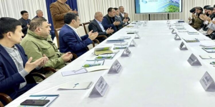 افغان او ازبکستاني لوري د سوداګریزو اړیکو د پیاوړتیا په تړاو خبرې کړې