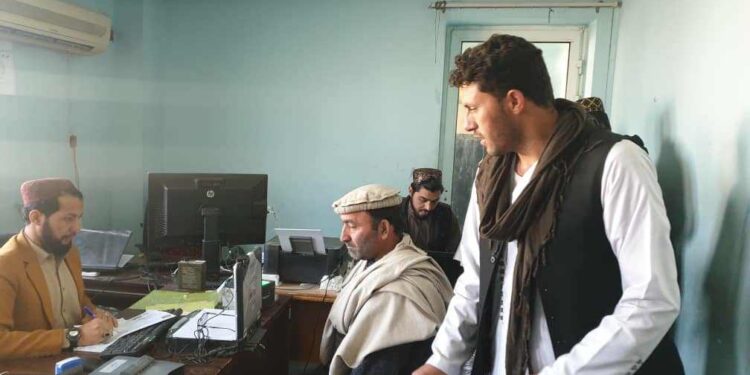 د خوست د پاسپورټ آمریت ۲۰۶ میلیونه افغانۍ عواید راټول کړي