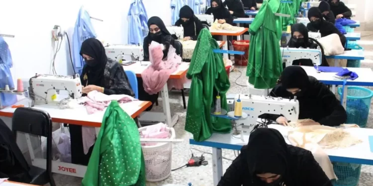 ډبلیو اېف پي: افغان مېرمنو ته مو د خیاطۍ کاري چاپېریال برابر کړی