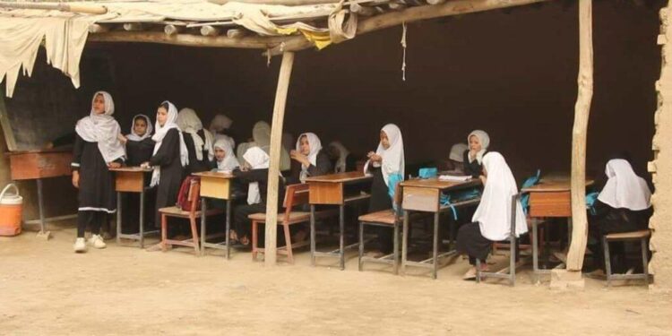 بغلان کې ۲۰۹ ښوونځي ودانۍ نه لري